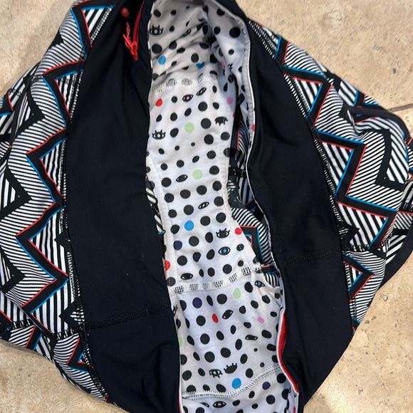 Lululemon speed shorts size 8 - Picture 3 of 3